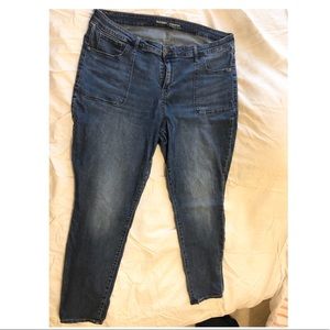 Medium wash blue jeans 20